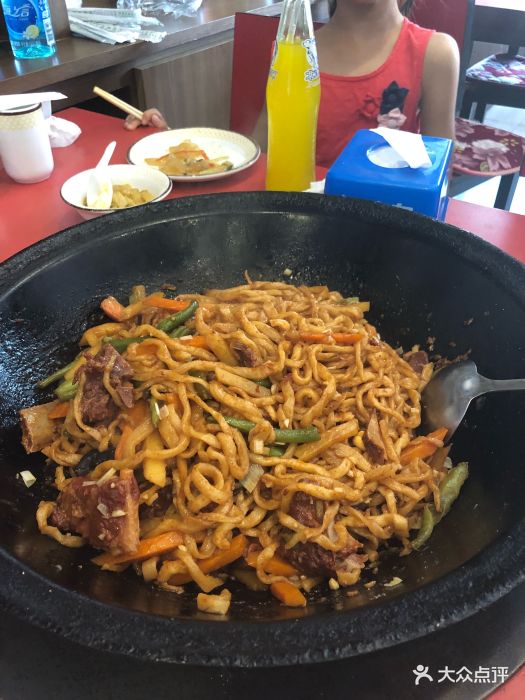 乡土情铁锅焖面图片