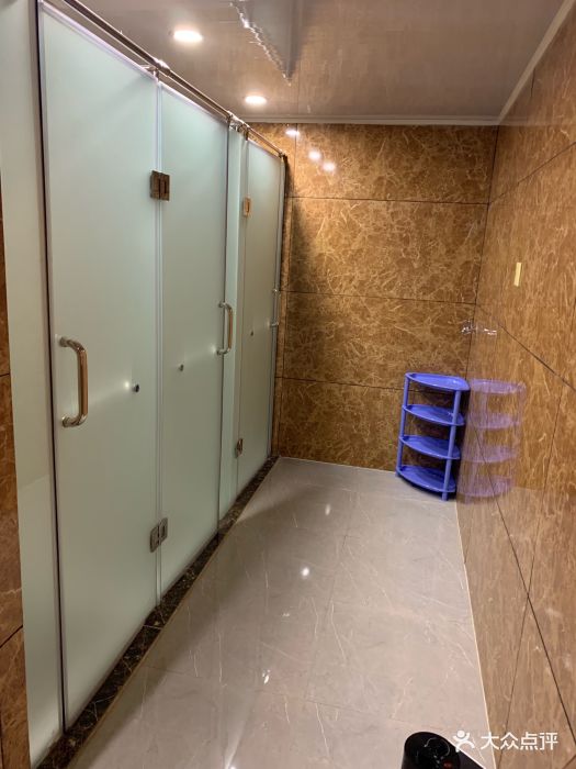 【位置】距离五四广场广场很近,福泰广场写.