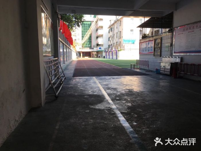 新港街道中心小学图片