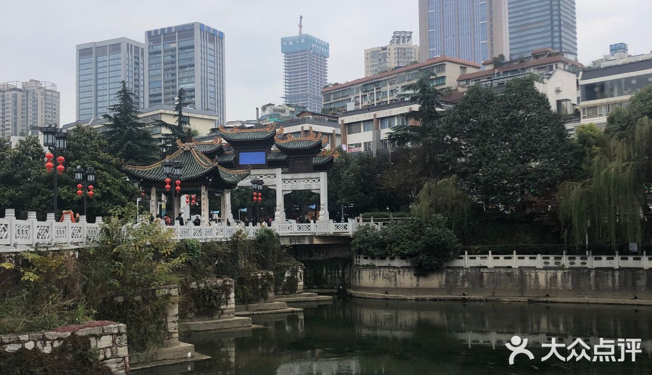贵阳的甲秀楼是地标性古建筑,来贵阳必须来看看