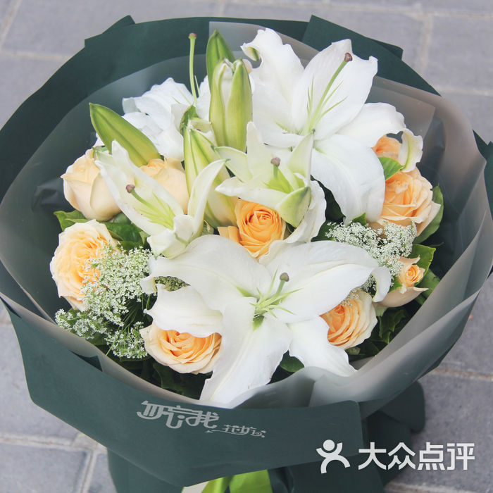 百合香槟花束