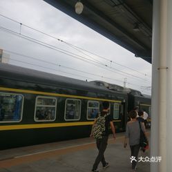 十堰茂名人口对比_对比色彩构成图片(2)
