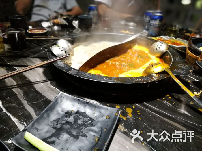 聚辣清汤鸳鸯锅