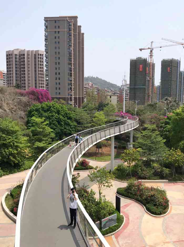 山海健康步道-"和朋友一起从国际邮轮码头对面的步行.