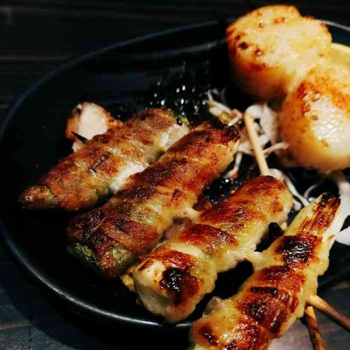 高木炭火鸟烧-"店铺在棉登径未端转弯角第二间,位置不