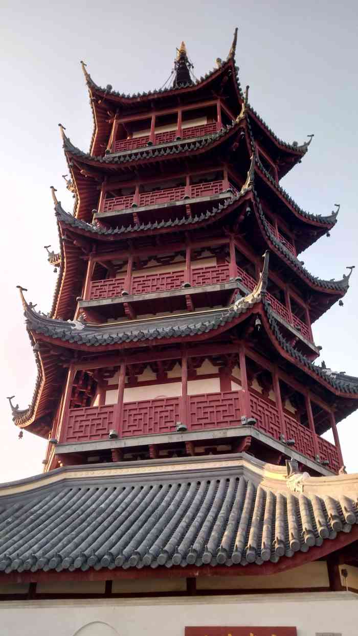 南通文峰塔-"文峰塔为:青铜瓦,白墙红柱,仿楼阁式建筑