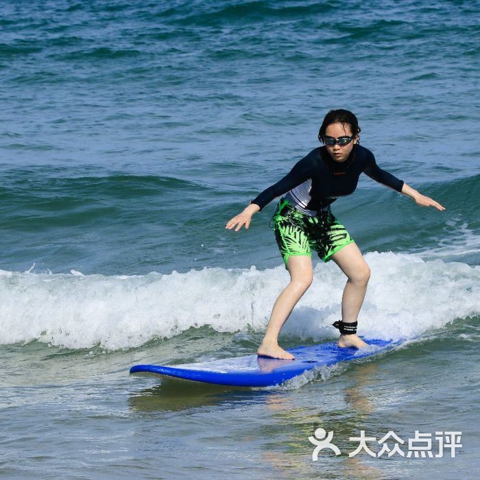 日月湾冲浪俱乐部