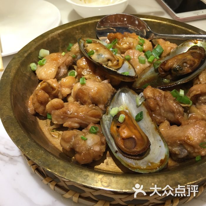 铜盘大青贝蒸鸡