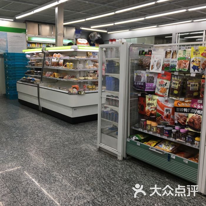 全家便利店(上大路站店)店内环境图片 - 第4张