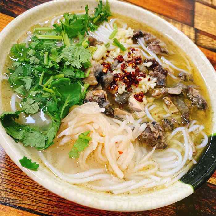 临沧云县土鸡米线-"一家宝藏般的米线店.晚上刚落地就