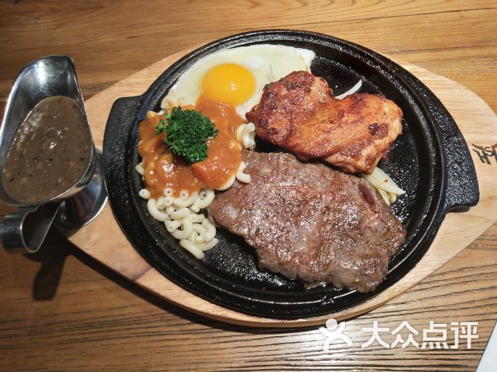 豪尚豪牛排:服务态度差,要求服务员倒杯水,.北京