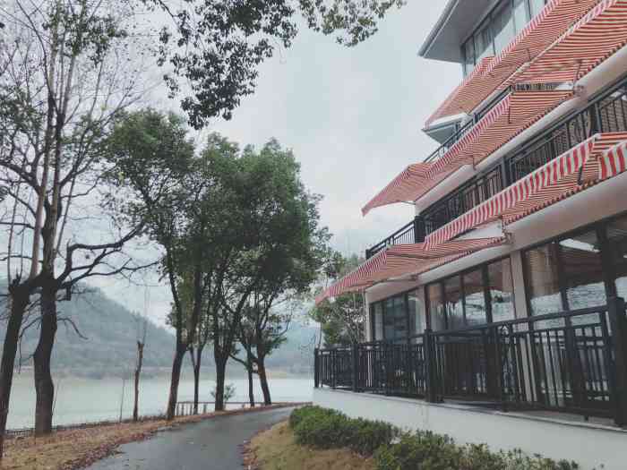 浙地山庄-""烟光山色淡演钱,千尺浮图兀倚空."自."-大众点评移动版