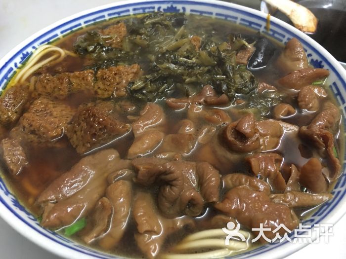 大肠烤麸雪菜面
