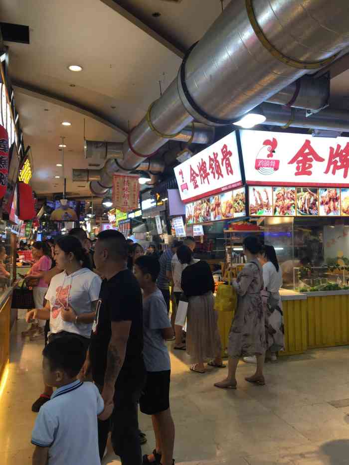 观音桥好吃街a区-"这个小吃街从观音桥北城天街旁边那个地下通.