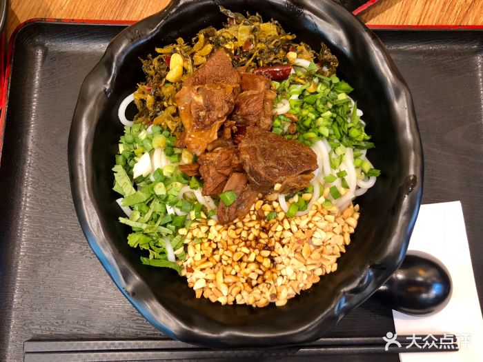 海丽耶云南清真餐厅(环球金融中心店)大酥牛肉米线图片 第3张