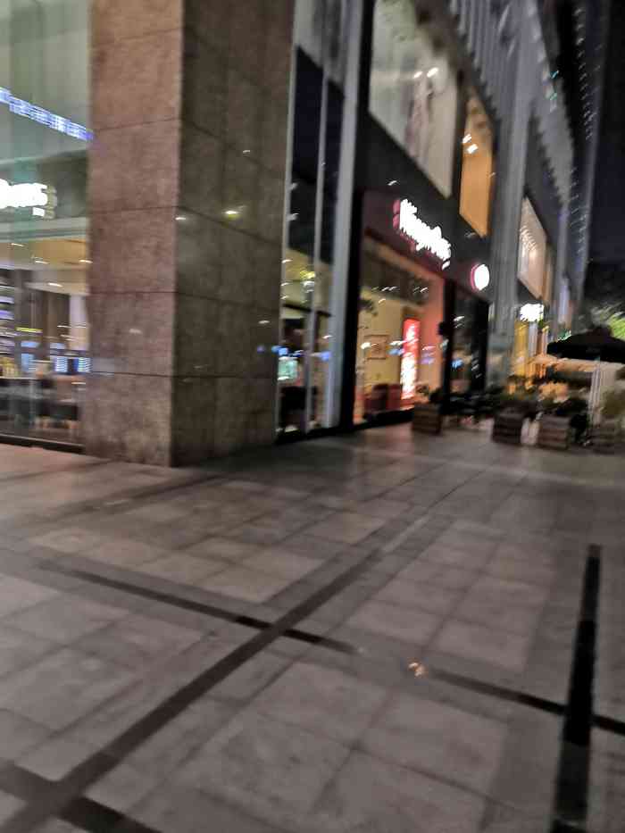 南山地铁站d出口.