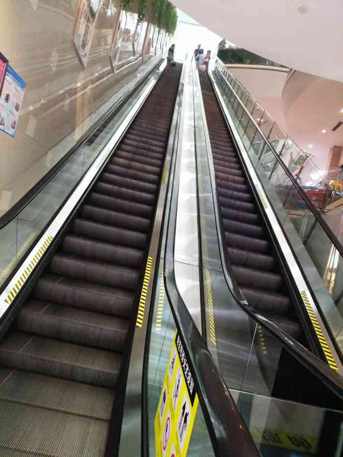步步高生活广场-"位于王家湾的一家步步高连锁店,建筑面积近.