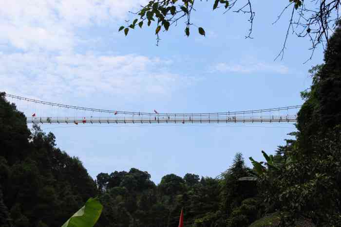 重庆5d玻璃桥-"位于重庆巴南区南泉街道的樵坪山上,租