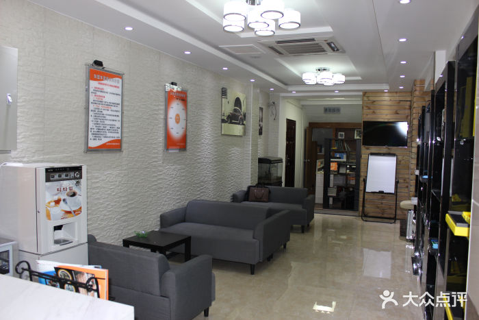 比佛利专业汽车美容(三泉路店)客户休息室图片 第21张