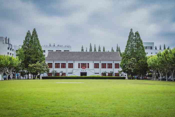 复旦大学(邯郸校区南区)-"复旦大学创建于1905年,原名