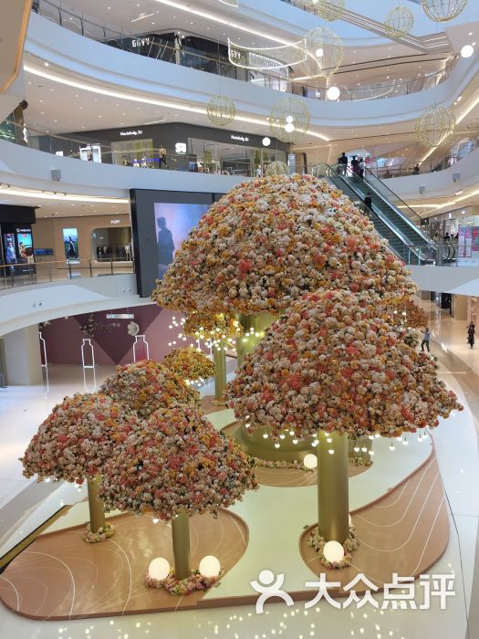 上海万象城:吴中路上进停车场不方便,一开始.上