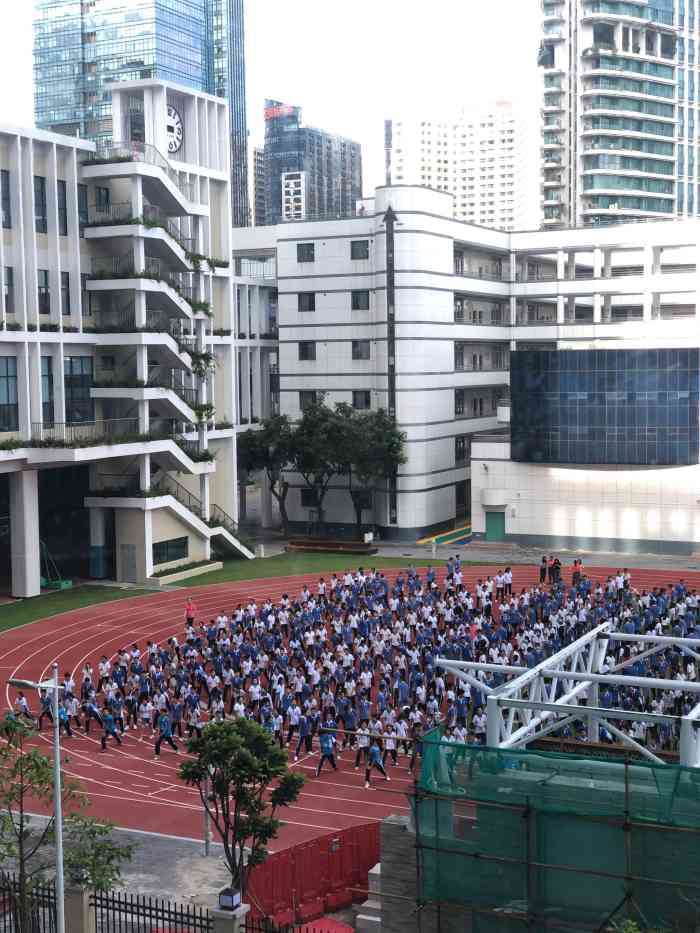 莲花中学(南校区)-"这个是莲花中学南校区,以前叫岗厦中学,后.