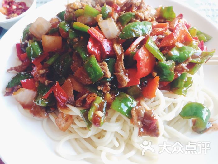 辣子肉拌面