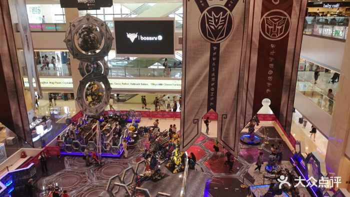 从深圳湾口岸过关到这里很方便,大巴11块港.