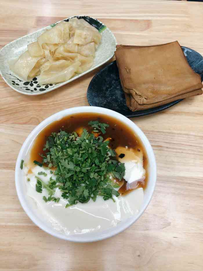 筋饼豆腐脑一绝-"10多年前,初中在通州四中读书,中午.