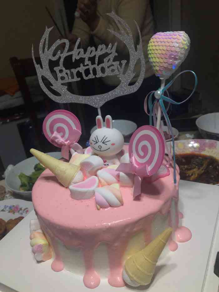 打分 家里小侄儿过生日来团购了一个蛋糕性价比真的很高,口味也很不错