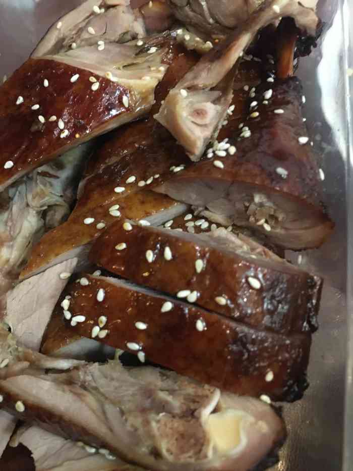 唐昌老号苏鸭子"是一家老字号的鸭子店,但是我们,买的是甜.