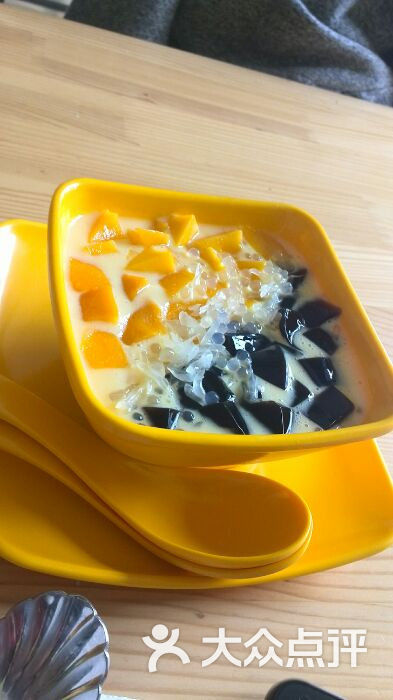 诱味港式甜品·快餐下午茶杨枝甘露烧仙草图片 - 第1张