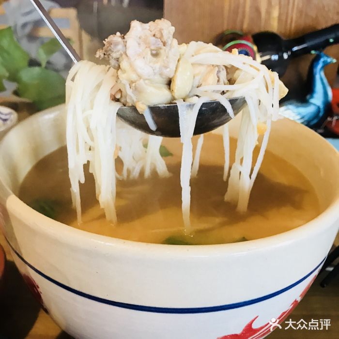 山茶云南菜(永安里店)酸笋煮鸡图片 - 第1张