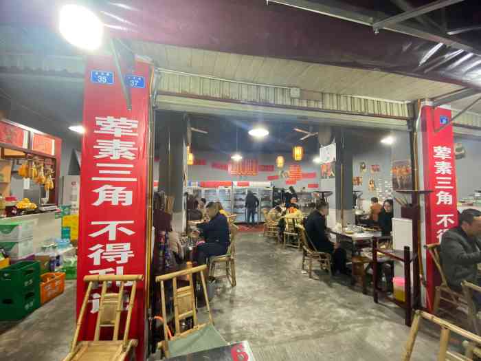 陈小岭创业麻辣烫(邛崃店)-"刚开张不久的新店,位置般