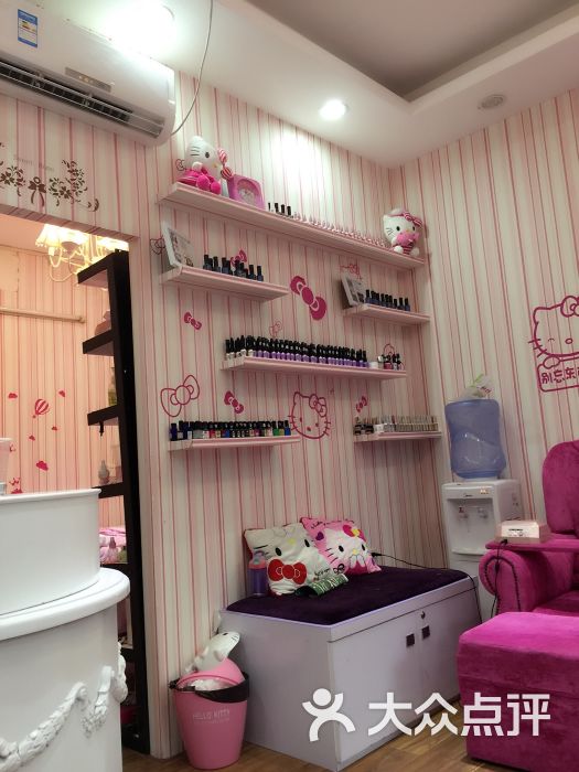 指色hellokitty主题美甲店图片 第2张