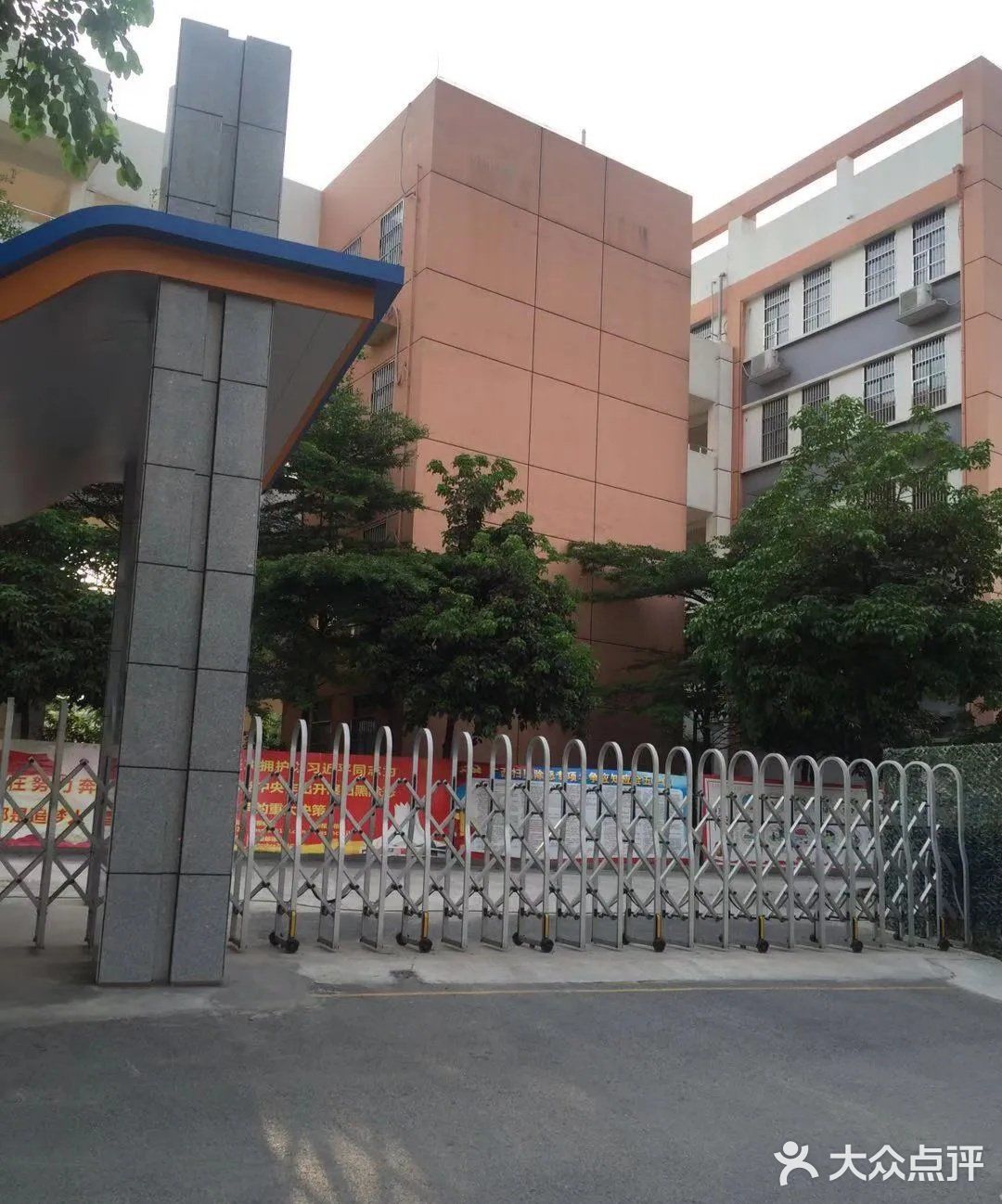 龙腾路小学地址西乡塘区龙腾路雅里农贸市场旁边