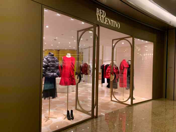 red valentino(万象城购物中心店)-"华伦天奴的服装店