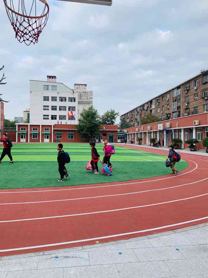 东方小学-"最早是五马路的校中校,现在是独立的私立学.