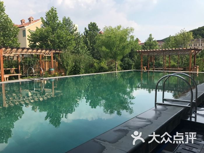 大连罗马假日温泉酒店-别墅区游泳池图片-瓦房店市