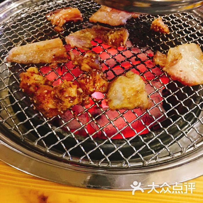 梨弎岁碳火烤肉