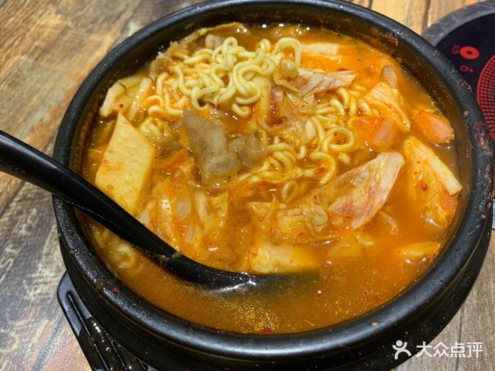 石锅肥牛辛拉面