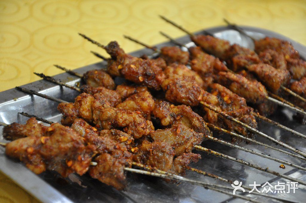 小松兄弟特色羊羔肉-烤羊羔肉1