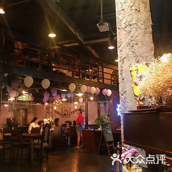 上海码头音乐西餐厅