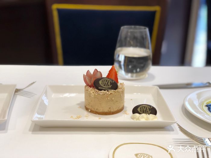 cova 西餐 甜品燕麦蛋糕图片