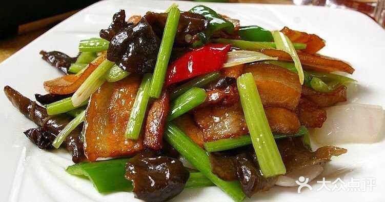 春满园南洋风味(二号店)丝瓜木耳炒腊肉图片