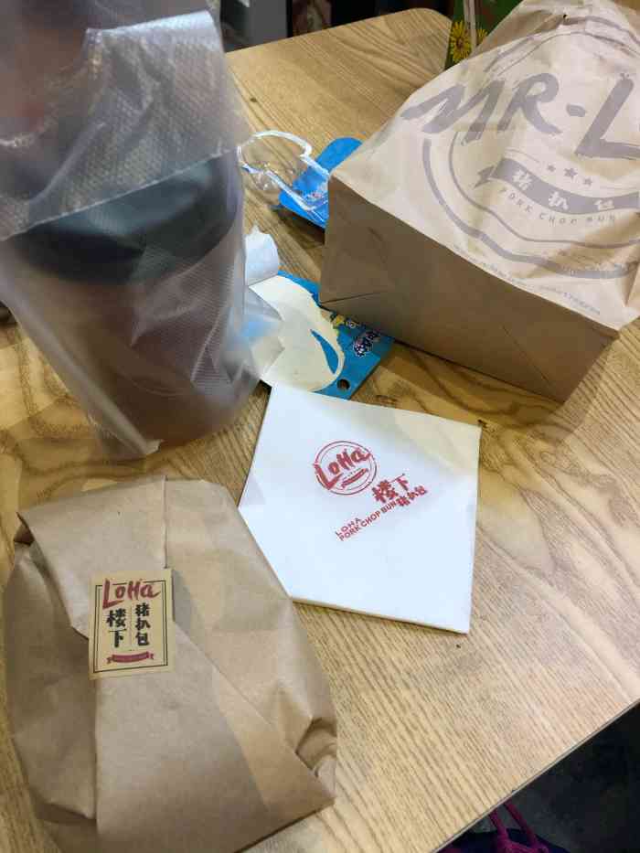 楼下猪扒包(南城盒汇店)-"首先位置好找,就在盒汇的一