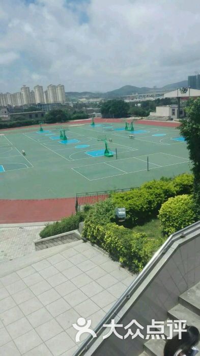 平潭县第一中学操场图片 - 第1张