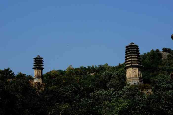 妙峰寺双塔-"妙峰寺双塔位于辽宁省绥中县境内,长城.