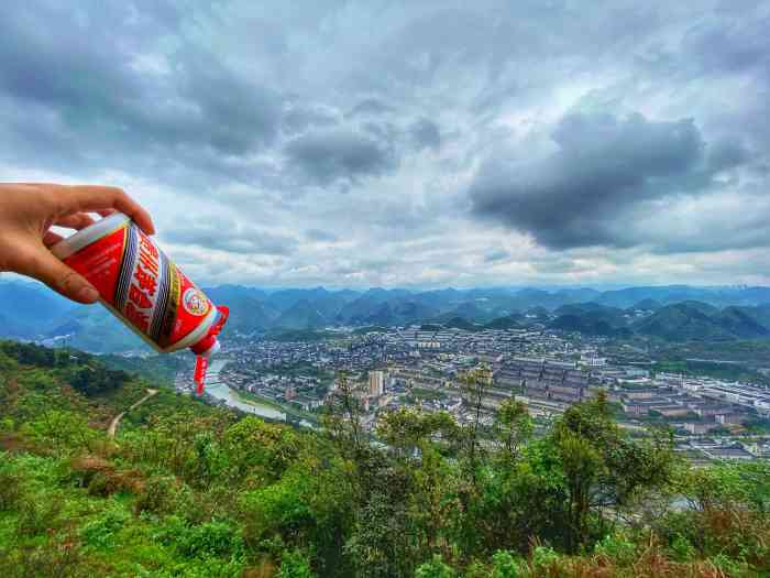 茅台天酿景区-"茅台天酿景区位于茅台古镇与茅台酒厂.