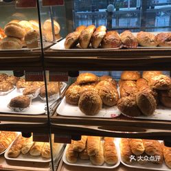 新侨三宝乐面包店